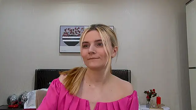 Snapshot of KellyStone chatting on 02/02/25, 05:42 KellyStone online show from 02/02/25, 05:42