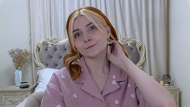 Snapshot of KellyStone chatting on 02/05/25, 03:13 KellyStone online show from 02/05/25, 03:13