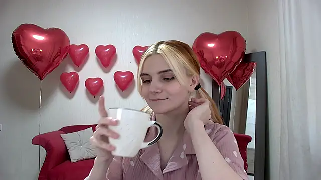 Snapshot of KellyStone chatting on 02/10/25, 09:04 KellyStone online show from 02/10/25, 09:04