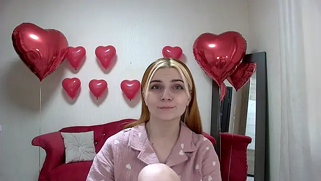 Snapshot of KellyStone chatting on 02/10/25, 12:08 KellyStone online show from 02/10/25, 12:08