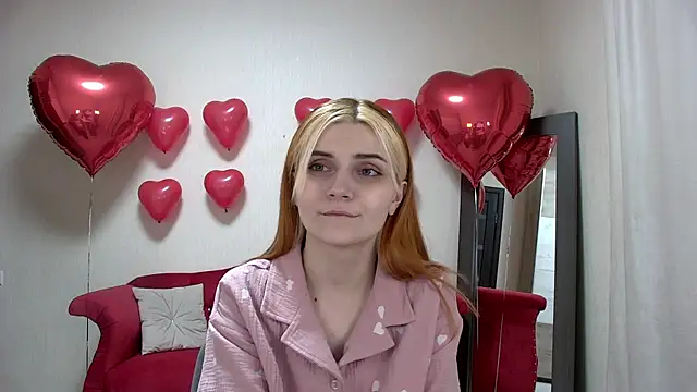 Snapshot of KellyStone chatting on 02/10/25, 03:10 KellyStone online show from 02/10/25, 03:10
