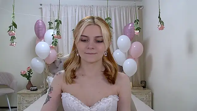 Snapshot of KellyStone chatting on 02/14/25, 05:19 KellyStone online show from 02/14/25, 05:19