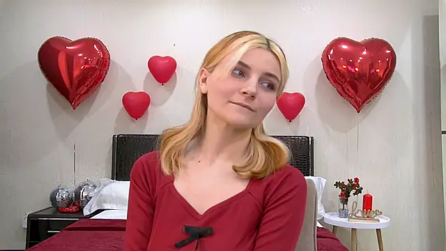 Snapshot of KellyStone chatting on 02/16/25, 05:37 KellyStone online show from 02/16/25, 05:37