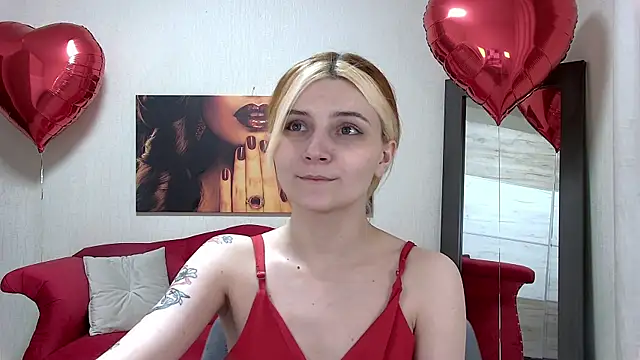 Snapshot of KellyStone chatting on 02/19/25, 11:46 KellyStone online show from 02/19/25, 11:46