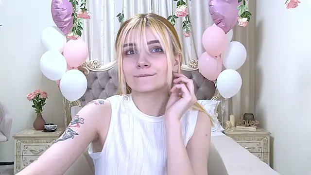 Snapshot of KellyStone chatting on 02/26/25, 02:15 KellyStone online show from 02/26/25, 02:15
