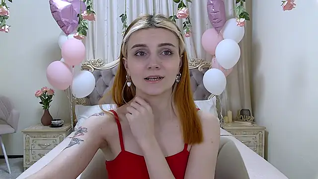 Snapshot of KellyStone chatting on 03/05/25, 04:45 KellyStone online show from 03/05/25, 04:45
