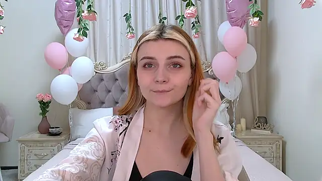 Snapshot of KellyStone chatting on 03/11/25, 08:09 KellyStone online show from 03/11/25, 08:09