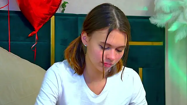 PollyLanders online show from 02/11/25, 01:10