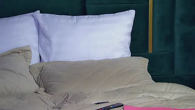 PollyLanders online show from 02/20/25, 04:25