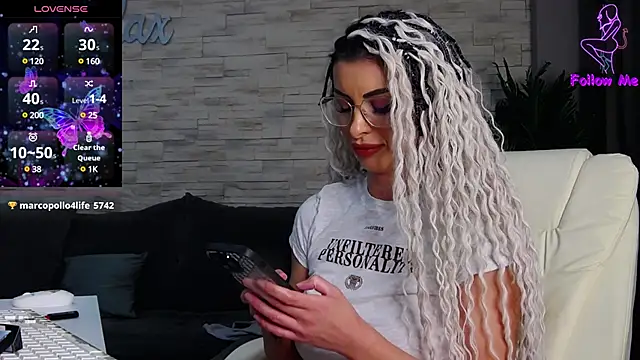 VictoriaMazze online show from 12/14/24, 04:34