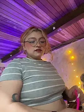 SophiaWeestt99 online show from 02/12/26, 03:56