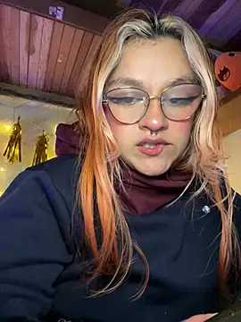 SophiaWeestt99 online show from 04/11/26, 04:17