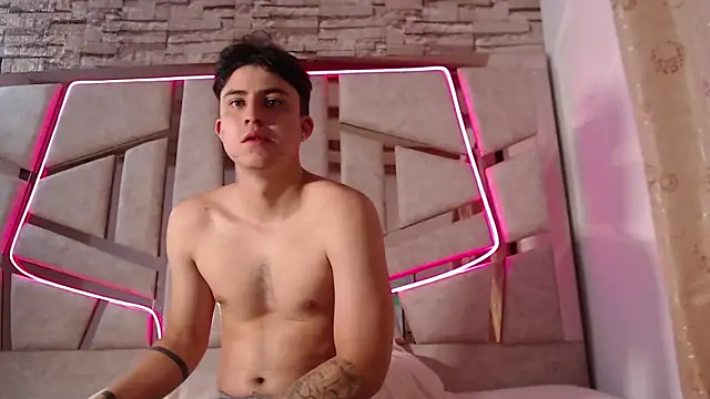 mia and austin online show from 02/06/25, 02:22