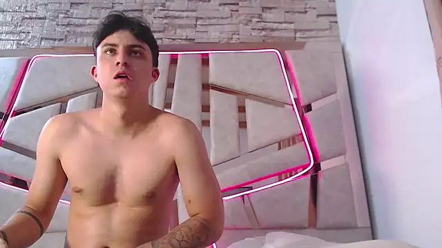 mia and austin online show from 02/15/25, 11:47