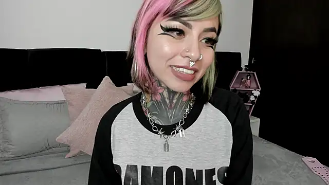 NikkiRamone online show from 01/03/25, 06:24