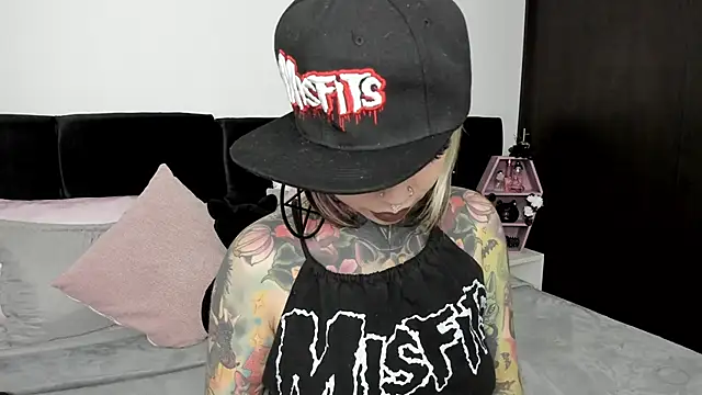 NikkiRamone online show from 01/31/25, 11:56