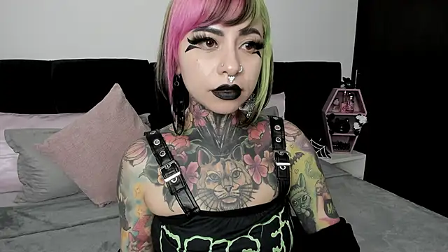 NikkiRamone online show from 02/09/25, 09:47