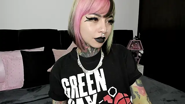 NikkiRamone online show from 02/11/25, 06:51