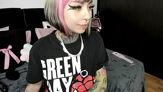 NikkiRamone online show from 02/11/25, 09:53