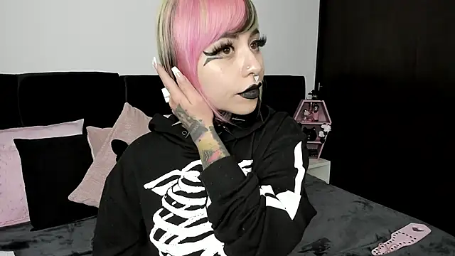 NikkiRamone online show from 02/12/25, 10:14