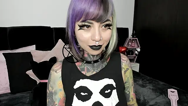 NikkiRamone online show from 02/15/25, 09:15