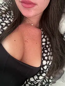 BetinaSoares online show from 05/04/26, 03:19