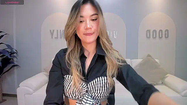 RebeccaHudson online show from 11/21/25, 07:23