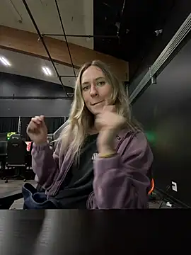 M1ssyk1ssy online show from 04/11/26, 12:37