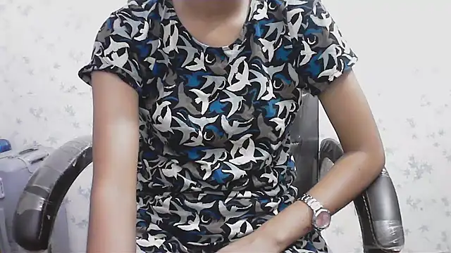 collage hoty online show from 04/24/26, 02:30