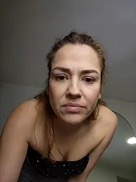 camilawm19 online show from 10/31/25, 07:20