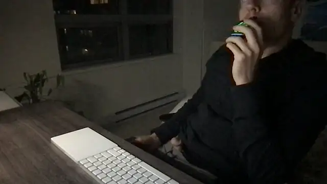 Snapshot of Gingerbushguy chatting on 12/02/24, 07:03 Gingerbushguy online show from 12/02/24, 07:03