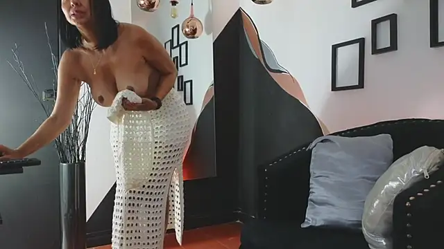 Snapshot of almaa_18 chatting on 03/11/25, 07:58 almaa 18 online show from 03/11/25, 07:58