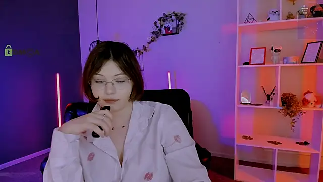 nikole kitt online show from 04/22/26, 07:04