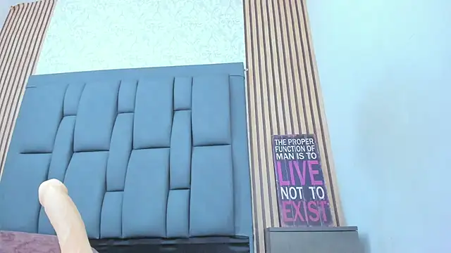 candela collinss online show from 03/17/25, 06:11