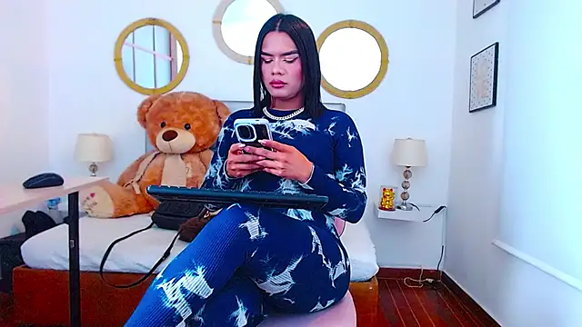 Snapshot of zoe_hecate_sexx chatting on 11/23/25, 02:44 zoe hecate sexx online show from 11/23/25, 02:44