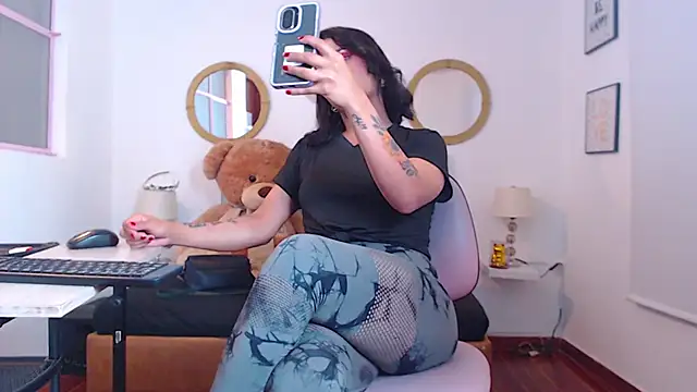 Snapshot of zoe_hecate_sexx chatting on 12/17/25, 12:27 zoe hecate sexx online show from 12/17/25, 12:27