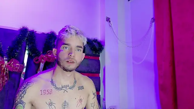 Snapshot of AliceandMax chatting on 01/04/25, 04:32 AliceandMax online show from 01/04/25, 04:32