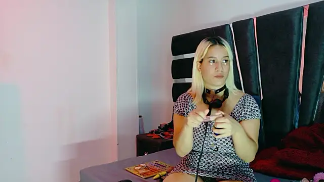 AliceandMax online show from 03/25/26, 01:50