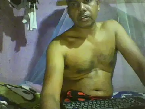 Snapshot of roundbunny chatting on 12/09/24, 04:37 roundbunny online show from 12/09/24, 04:37