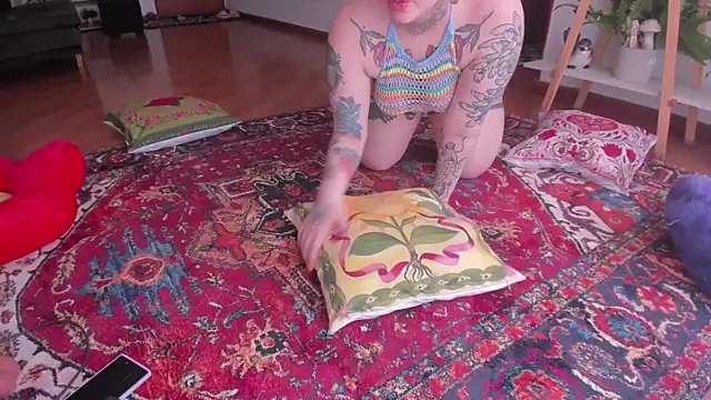 Whitekitty-exe online show from 02/06/25, 08:13