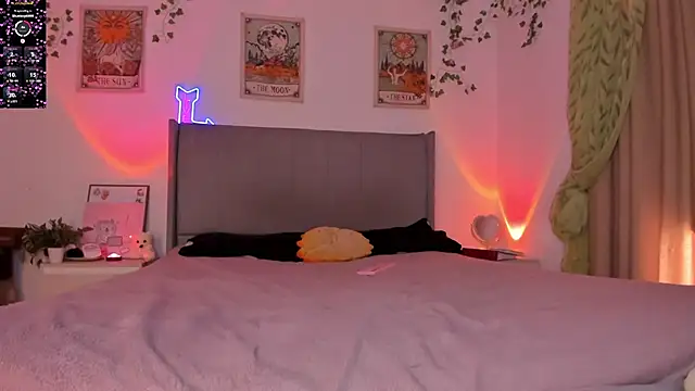 Whitekitty-exe online show from 12/18/25, 07:09