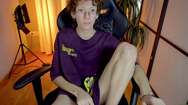 Snapshot of TommieH chatting on 02/14/25, 11:42 TommieH online show from 02/14/25, 11:42