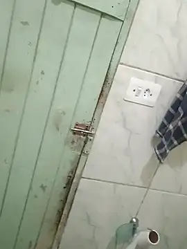 Snapshot of DitchingThrottle chatting on 01/09/26, 04:32 DitchingThrottle online show from 01/09/26, 04:32