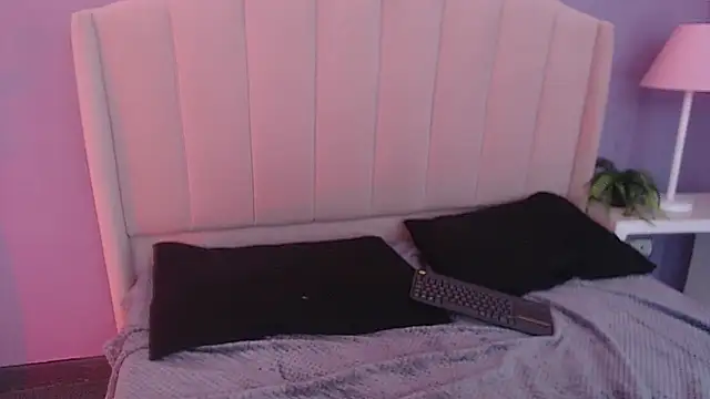 Snapshot of Angie99_gh chatting on 01/29/25, 06:43 Angie99 gh online show from 01/29/25, 06:43