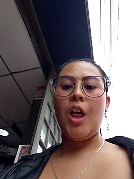 lara moon25 online show from 10/28/25, 07:38