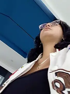 lara moon25 online show from 11/07/25, 09:04