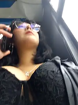 lara moon25 online show from 11/11/25, 08:09