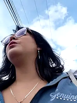 lara moon25 online show from 11/21/25, 07:34