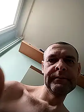 Snapshot of Andrzej-M chatting on 11/02/25, 01:02 Andrzej-M online show from 11/02/25, 01:02