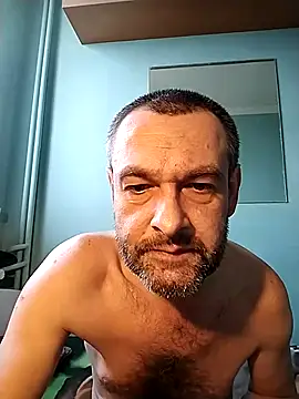 Snapshot of Andrzej-M chatting on 11/20/25, 07:19 Andrzej-M online show from 11/20/25, 07:19